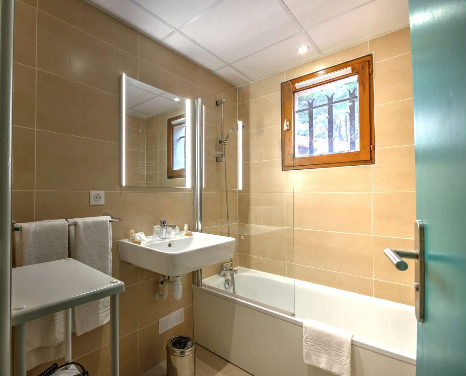 Best Western Domaine De Roquerousse Салон дьо Прованс Екстериор снимка
